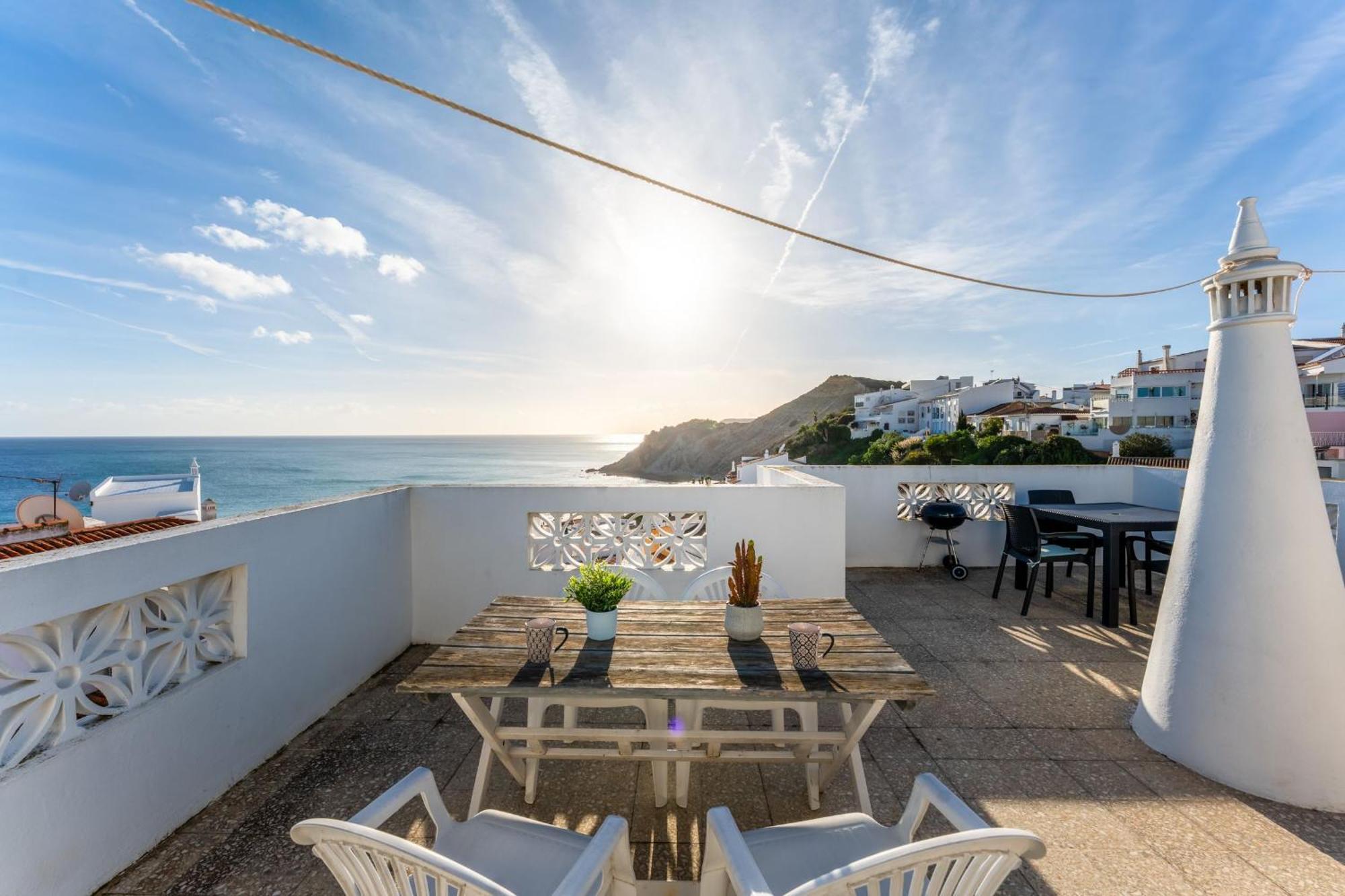 Comfy Flat W/ Rooftop Beach View By Lovelystay Burgau Esterno foto