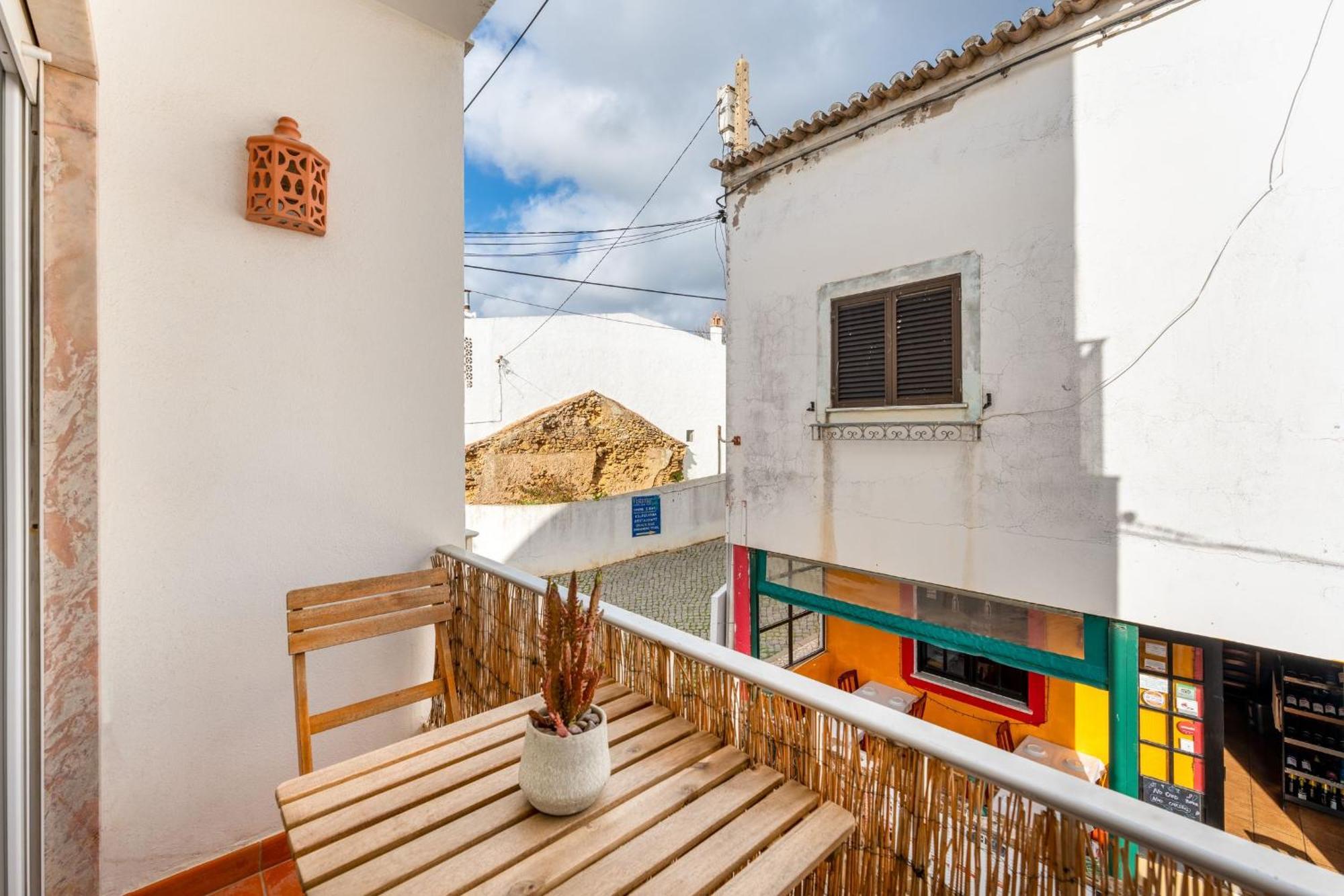 Comfy Flat W/ Rooftop Beach View By Lovelystay Burgau Esterno foto