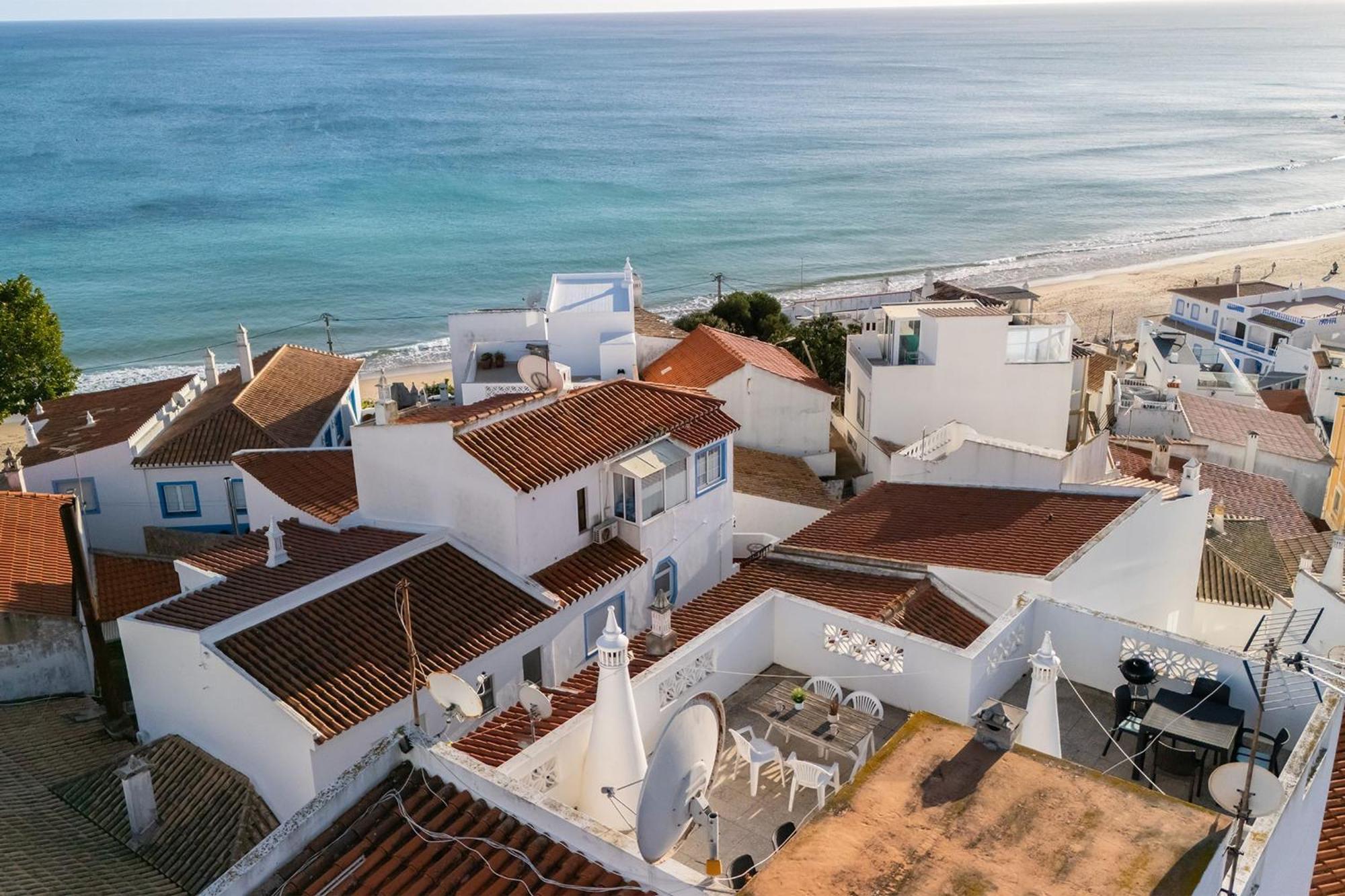 Comfy Flat W/ Rooftop Beach View By Lovelystay Burgau Esterno foto