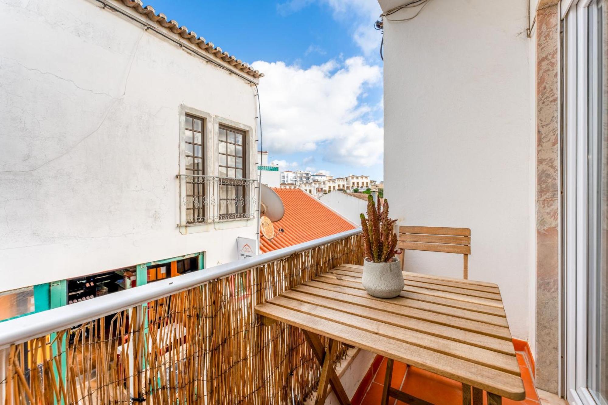 Comfy Flat W/ Rooftop Beach View By Lovelystay Burgau Esterno foto