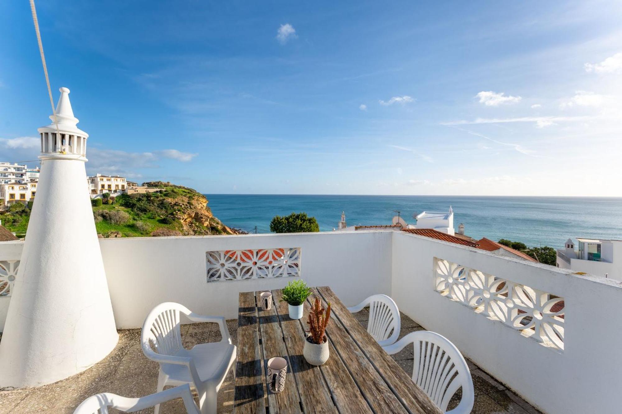 Comfy Flat W/ Rooftop Beach View By Lovelystay Burgau Esterno foto