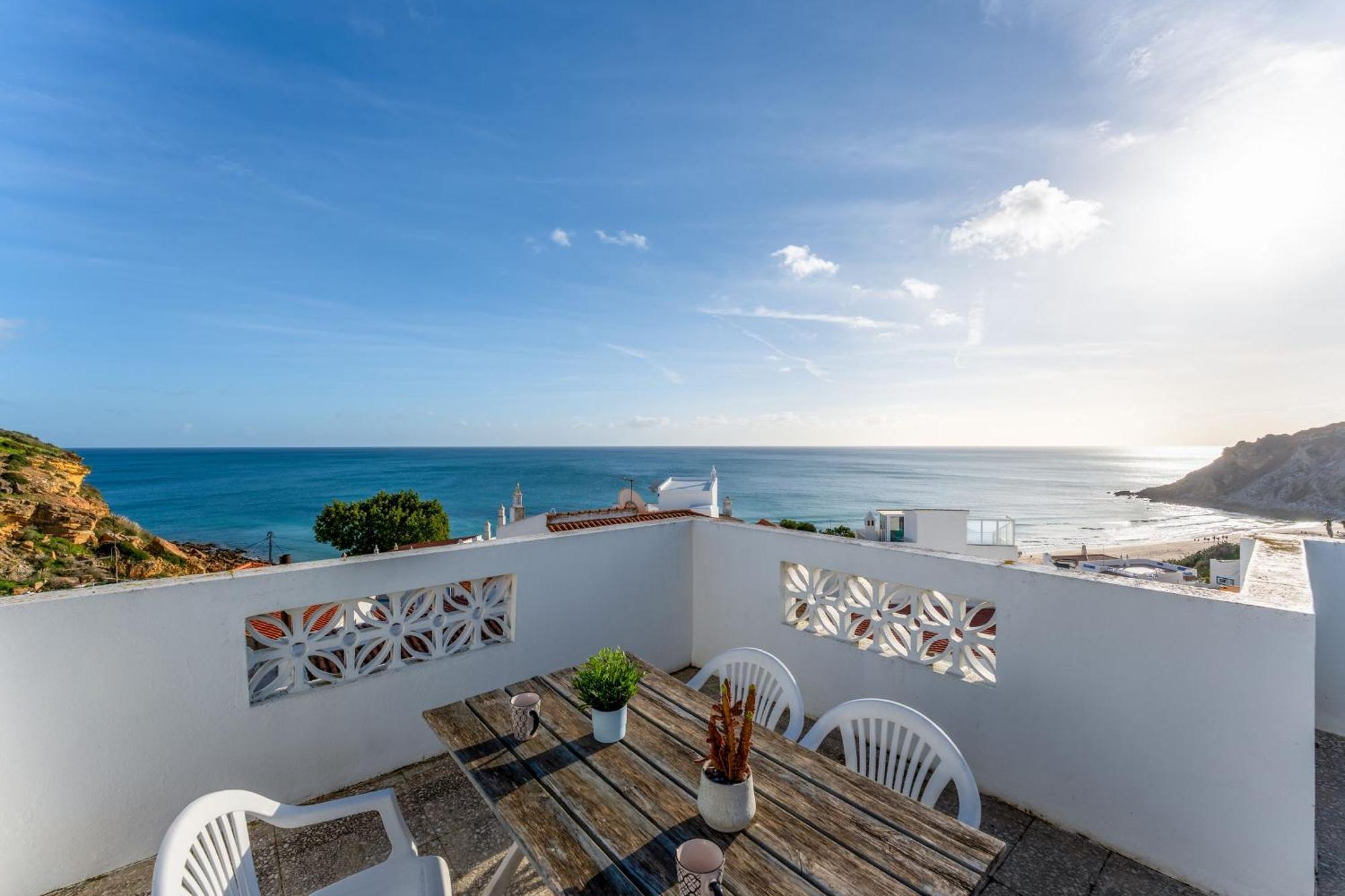 Comfy Flat W/ Rooftop Beach View By Lovelystay Burgau Esterno foto