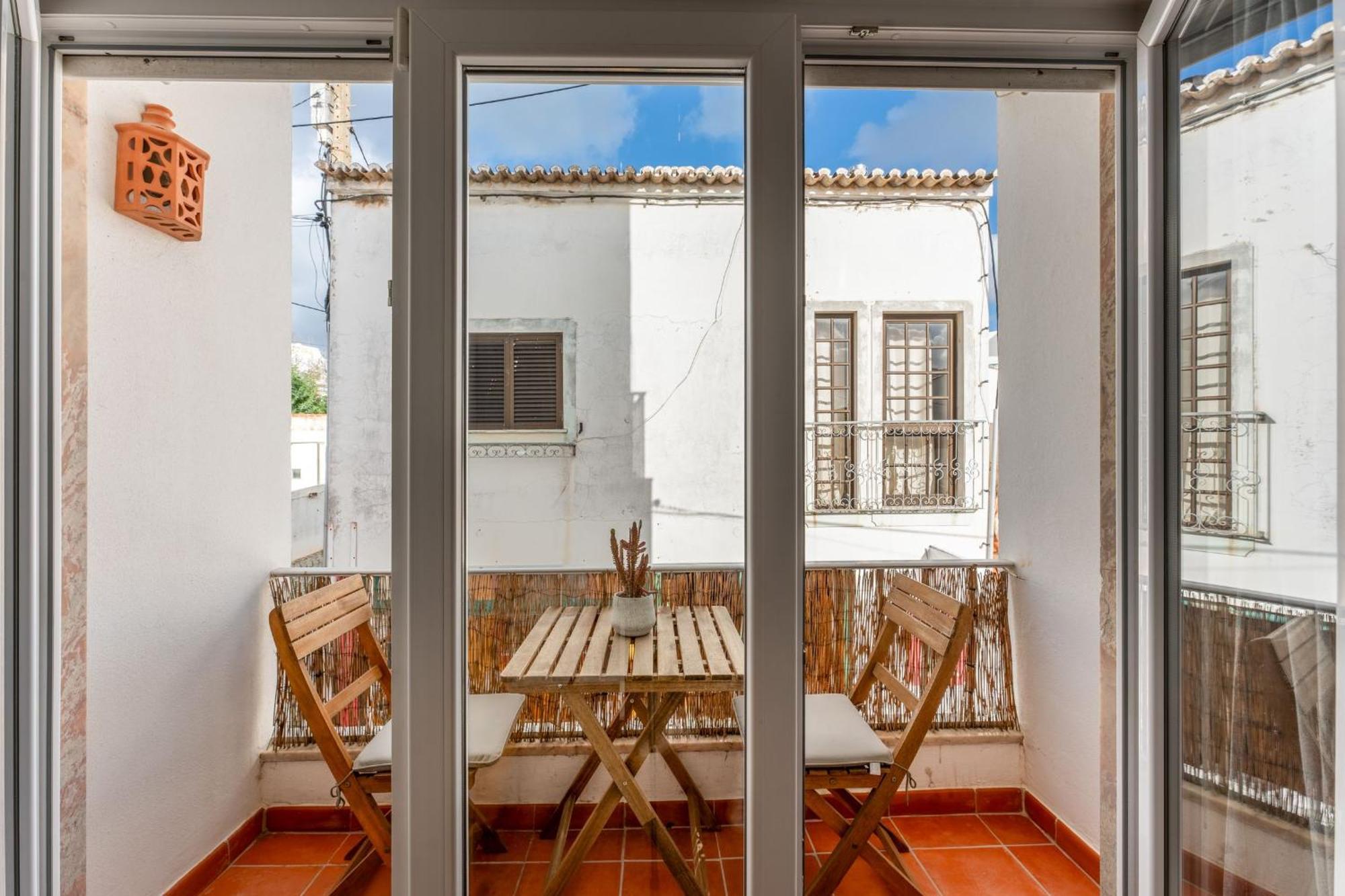 Comfy Flat W/ Rooftop Beach View By Lovelystay Burgau Esterno foto