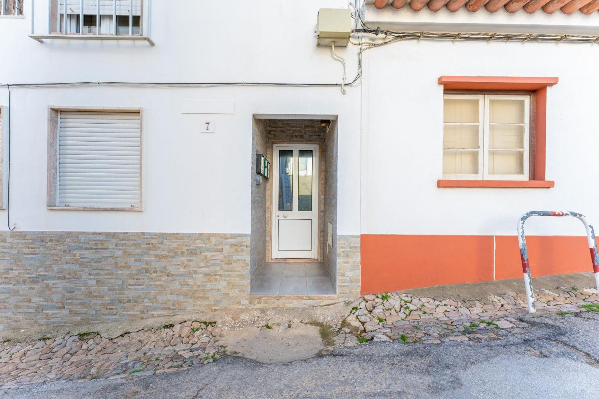 Comfy Flat W/ Rooftop Beach View By Lovelystay Burgau Esterno foto